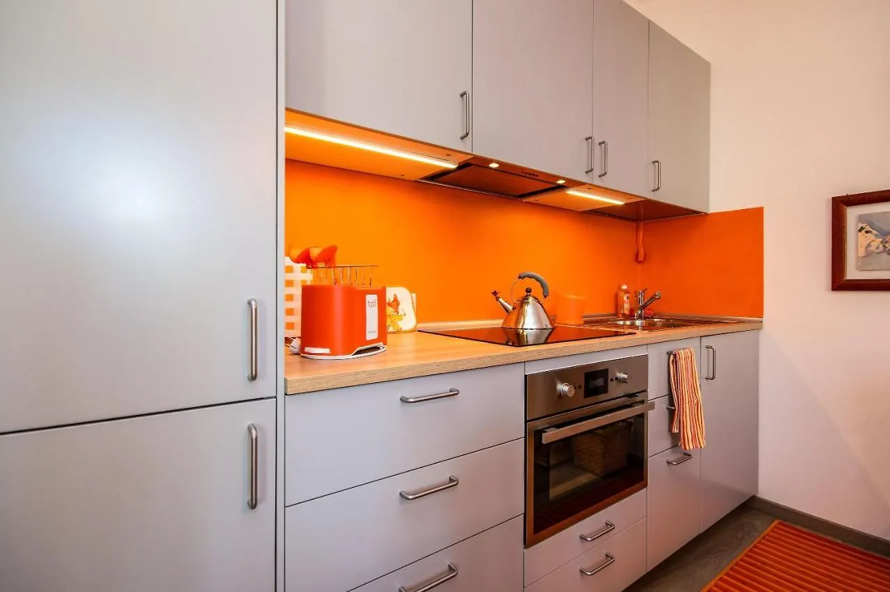 Orange Apartment Saló Italia