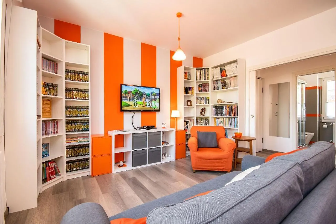Orange Apartment Saló 0*,