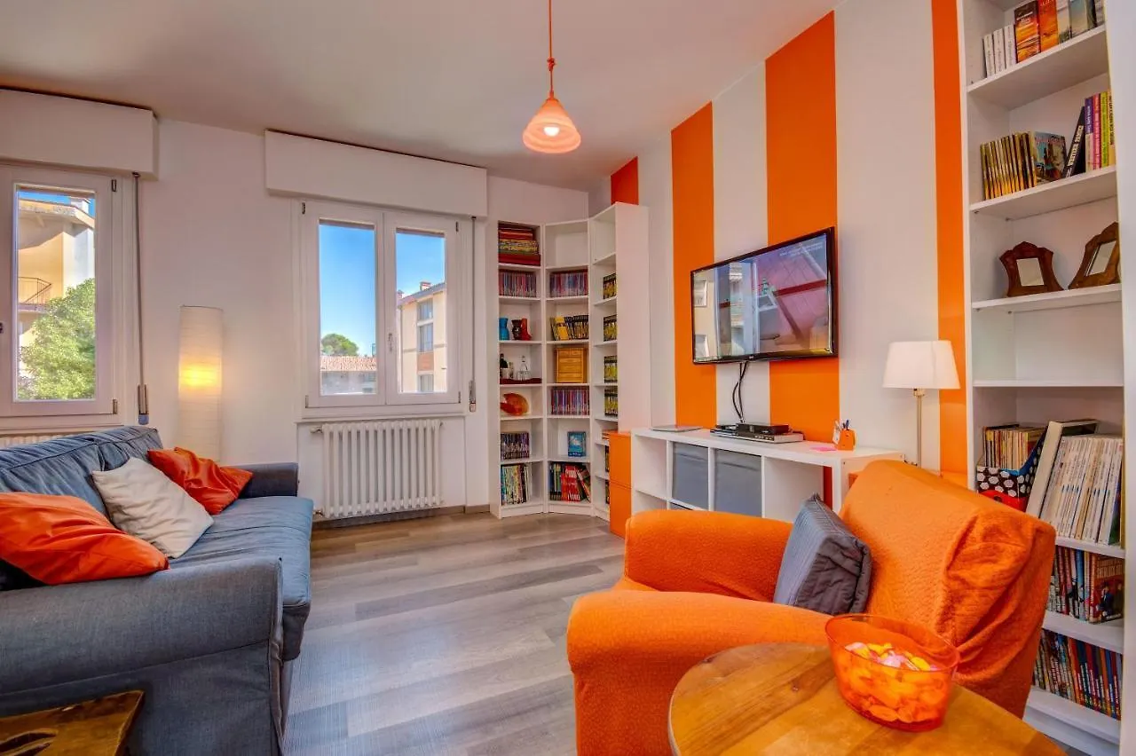 Orange Apartment Saló 0*,